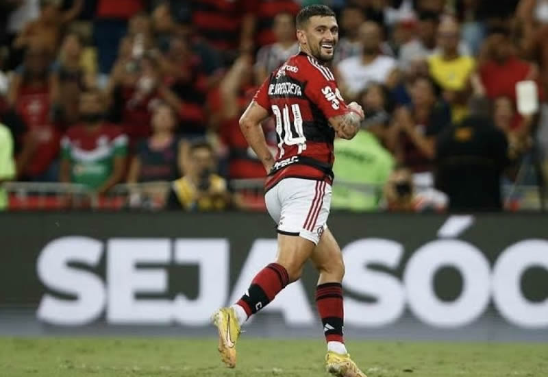 Flamengo bate o Fluminense e garante vaga na final do Carioca