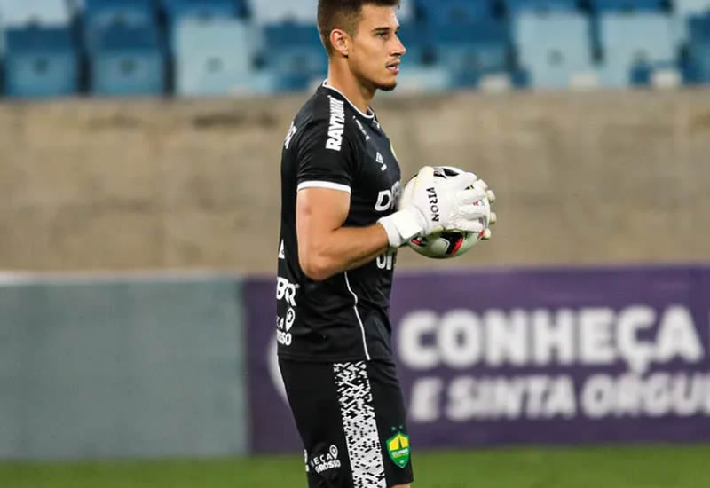Goleiro encerra contrato com o Cuiabá e firma vínculo com o Figueirense
