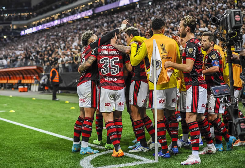 Corinthians está próximo de contratar Matheuzinho para reforçar lateral direita