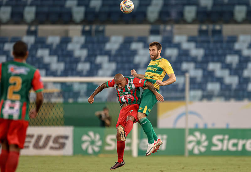 Cuiabá sai na frente, tem duas expulsões e cede empate ao Operário-VG