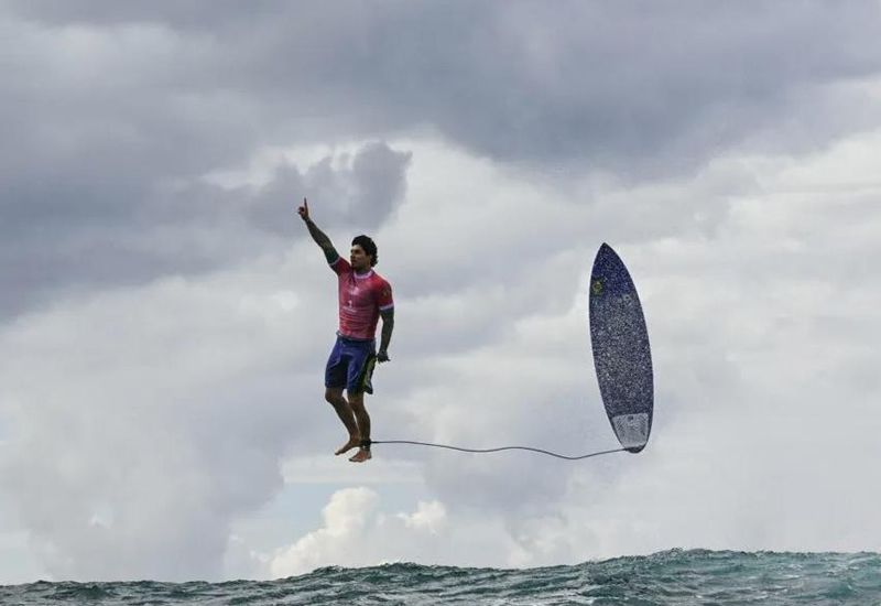 Gabriel Medina se destaca em Teahupoo e avana para as quartas de final no surfe