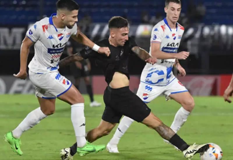 Corinthians derrota o Nacional-PAR e ascende à segunda posição no grupo da Sul-Americana