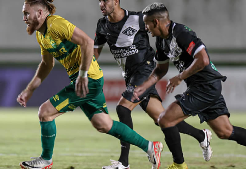 Igor Vieira elogia esforço do time e reconhecimento da torcida após clássico com Cuiabá