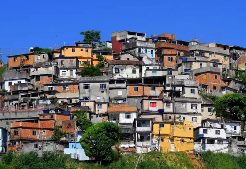 Favelas tero bancos oferecendo conta corrente, 5 mil gerentes e ampla gama de servios financeiros