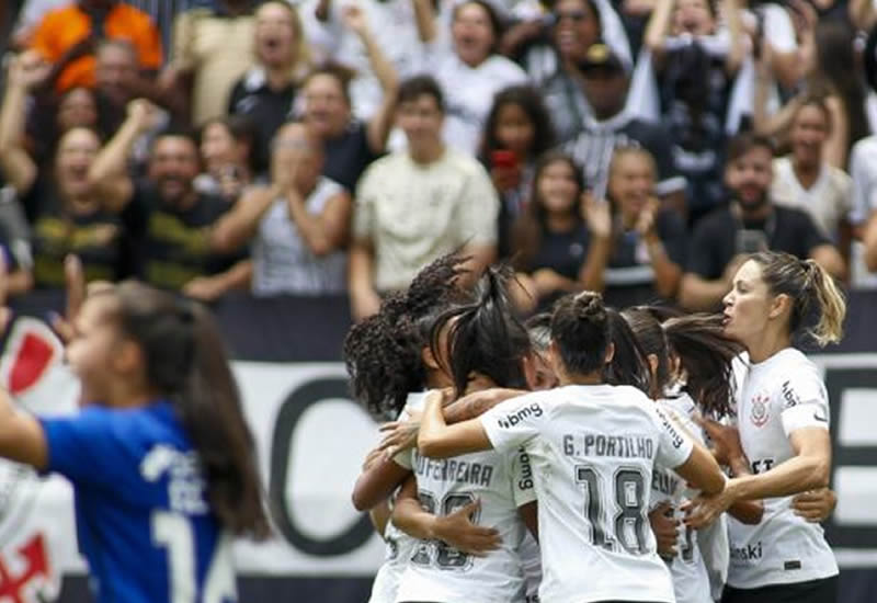 Corinthians vence o Cruzeiro e conquista Supercopa Feminina
