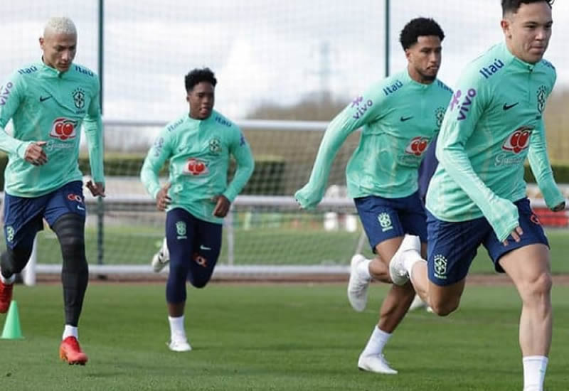 Brasil começa preparativos para confronto contra a Espanha