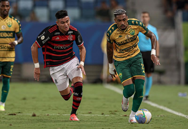 Flamengo vira sobre o Cuiab na Arena Pantanal com brilho da base