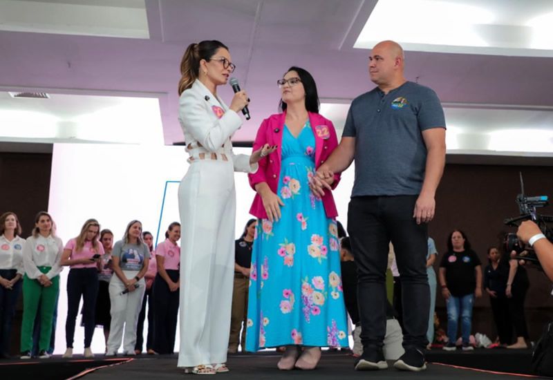 Primeira-dama de MT participa de ato poltico com Ablio e Michelle Bolsonaro e destaca a oportunidade da populao ter de volta a dignidade e o respeito