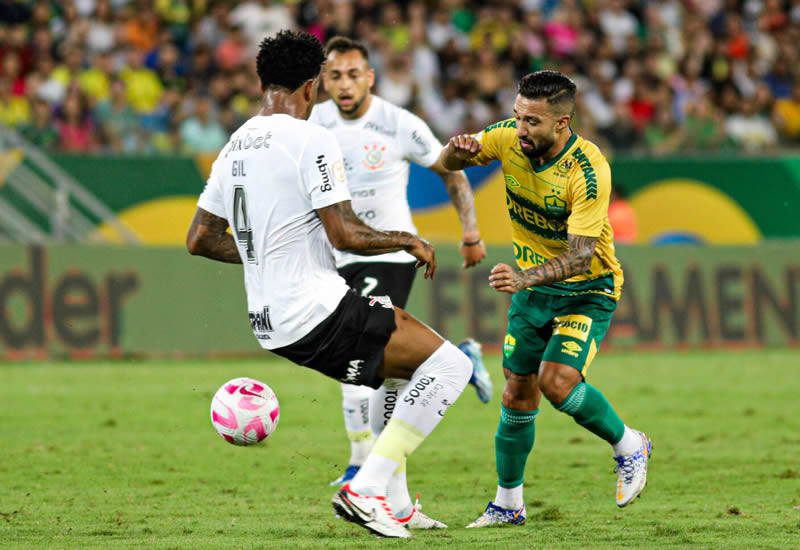 Romero marca e Corinthians vence partida tensa contra o Cuiab, se afastando da zona de rebaixamento