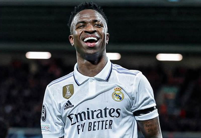 Vinícius Júnior estende vínculo com o Real Madrid até 2027
