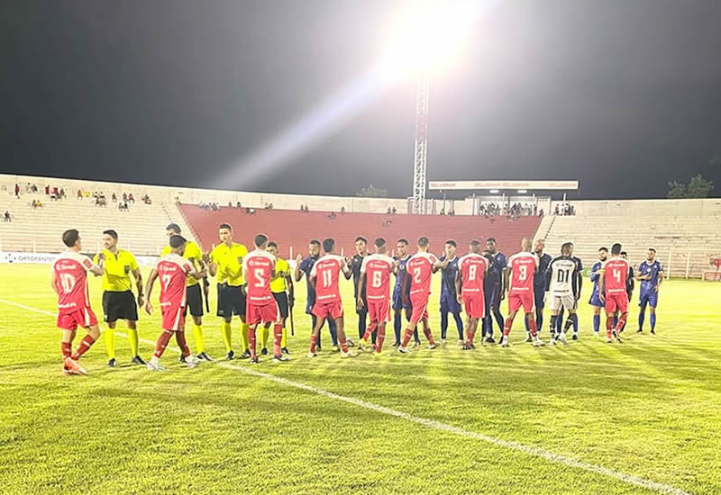 União goleia e garante classificação na Copa Verde no estádio Luthero Lopes