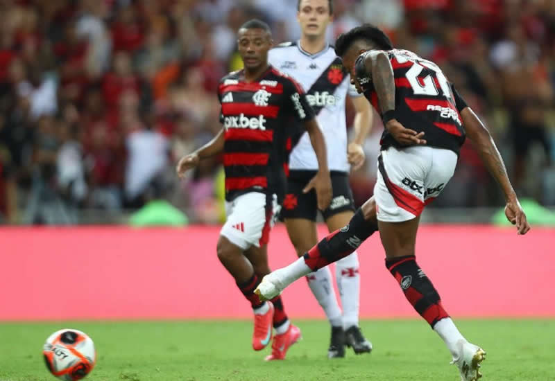 Flamengo vence o Vasco novamente e garante vaga na final do Carioca