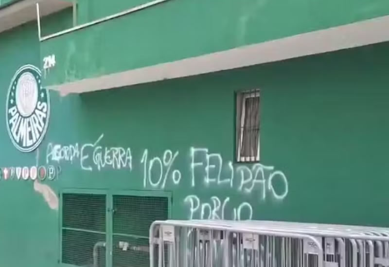 Palmeirenses protestam e pedem rivalidade acirrada no duelo contra o Corinthians