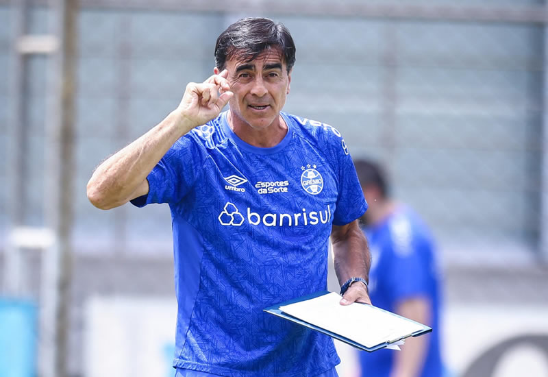 Grêmio anuncia a saída de Gustavo Quinteros como técnico