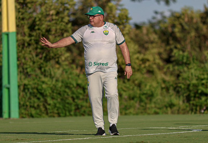 Cuiabá finaliza preparação e embarcou para Maceió no domingo