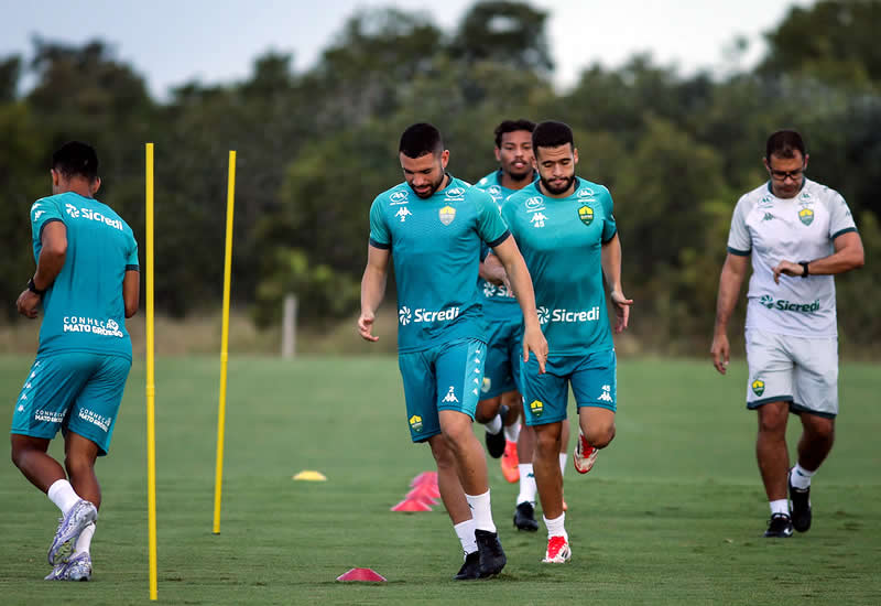 Cuiabá retoma treinos de olho no confronto contra o Vila Nova