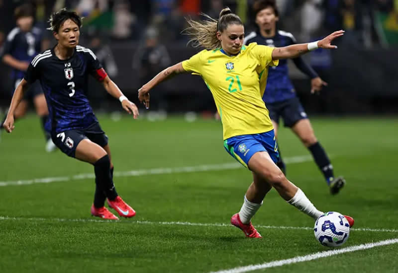 Dudinha brilha com dois gols e comanda vitória do Brasil sobre o Japão
