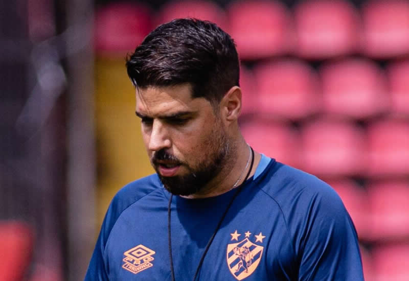 Sport dispensa técnico António Oliveira após apenas quatro partidas no cargo
