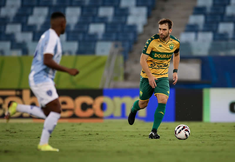 Cuiabá vence com gol no fim, assume vaga no G-4 e aumenta crise do Paysandu na Série B