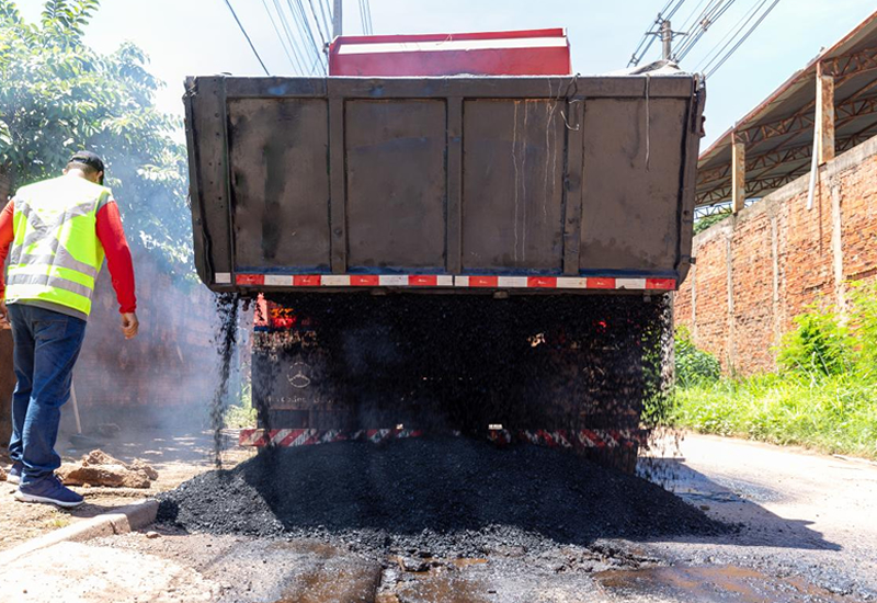 Prefeitura realiza mutirão de revitalização nas ruas do bairro Santa Amália