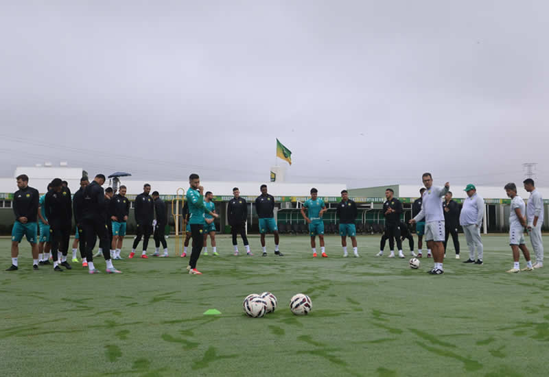 Sob clima europeu, Cuiabá realiza último treino antes de viagem para Curitiba