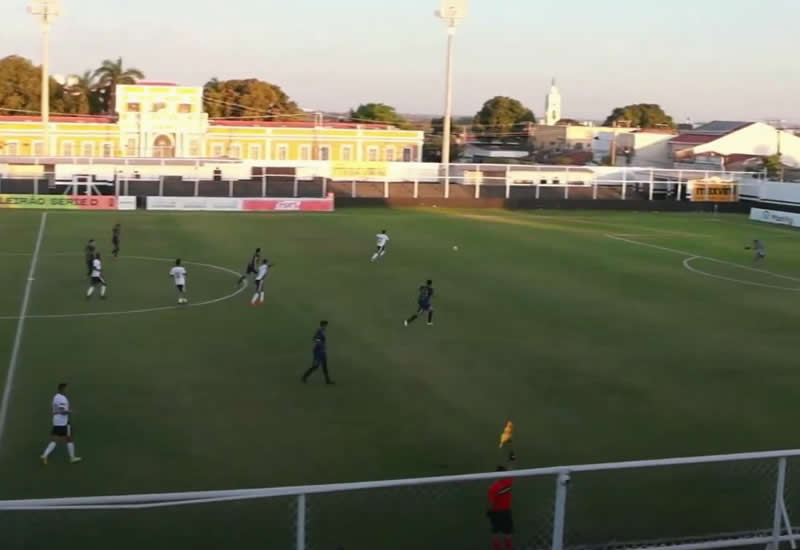 Mixto questiona decisões dos assistentes em lances de impedimento