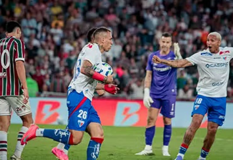 Com show de Serna e marca histórica de Fábio, Fluminense supera o Fortaleza