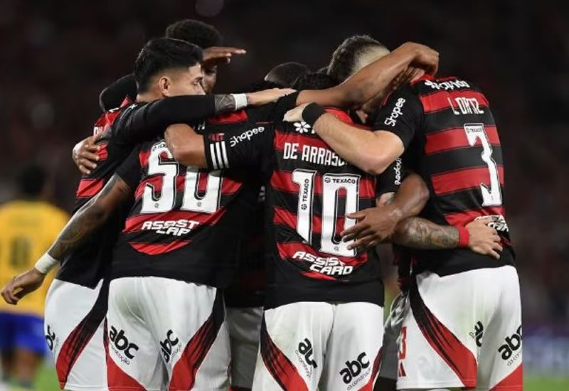 Projeções apontam Flamengo com 44% e Palmeiras com 37% de chances de título