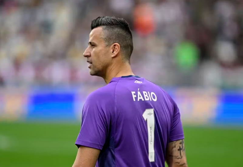 Fábio, do Fluminense, alcança recorde histórico de partidas no futebol mundial