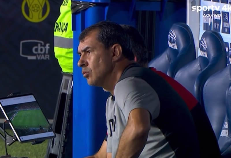 Após sofrer 8 a 0, Fábio Carille não resiste e deixa o comando do Vitória