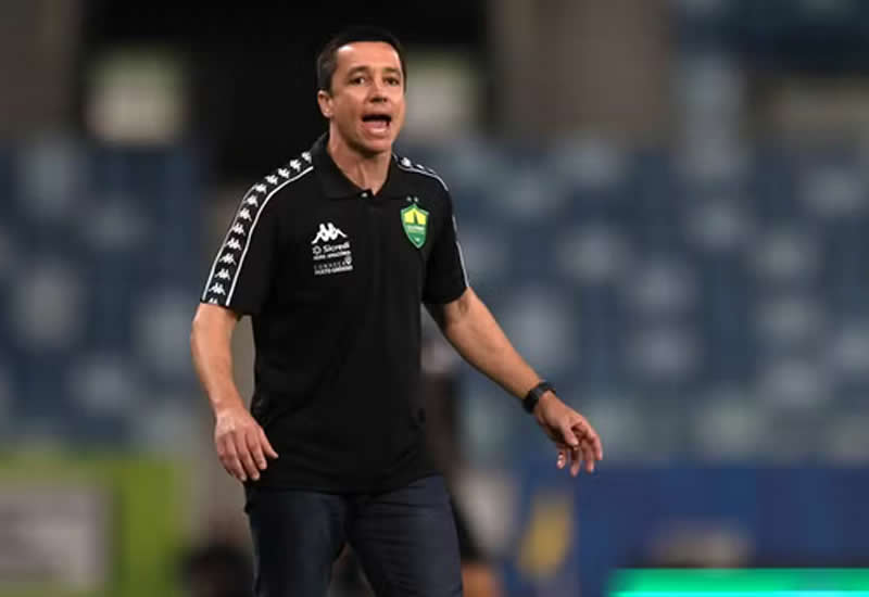 Primeira vitória de Eduardo Barros no Cuiabá vem com elogios a Diniz e Renato Gaúcho