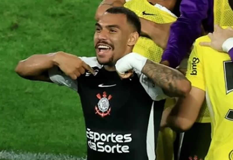 Com bola parada decisiva, Corinthians supera o Fluminense no Maracanã