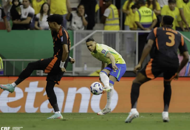 Vanderson se lesiona em partida do Monaco e preocupa comissão da Seleção