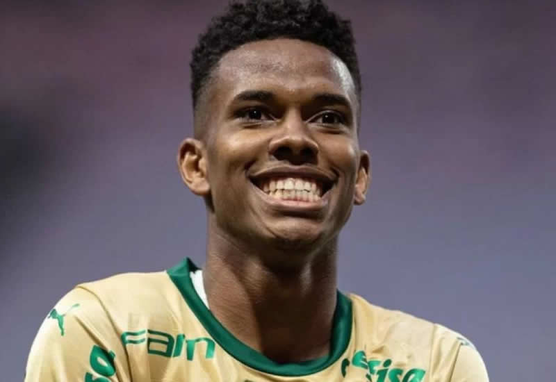 Estêvão destaca versatilidade e se diz pronto para qualquer desafio na seleção