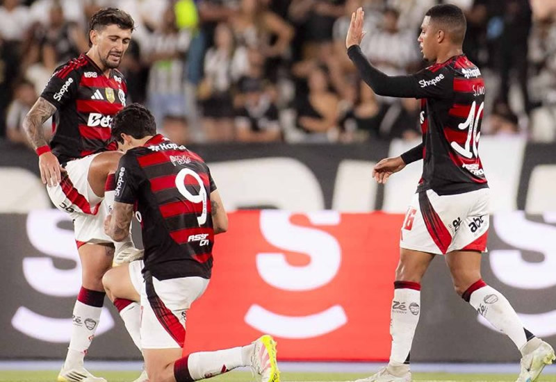 Pedro decide e Flamengo vence o Botafogo no Nilton Santos