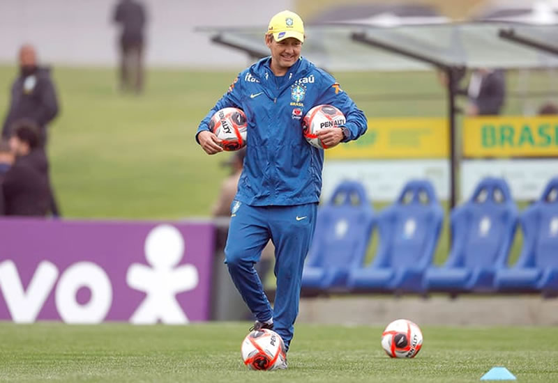 Rumo à Copa: equipe técnica da CBF intensifica preparação da Seleção Brasileira