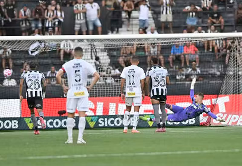 Botafogo sai na frente duas vezes, mas Santos reage e arranca empate no Nilton Santos