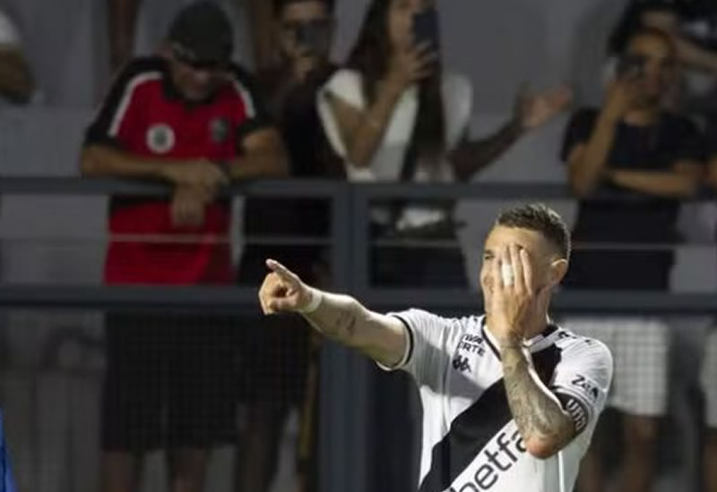 Vasco domina o Bragantino e conquista a quarta vitória seguida no Brasileirão