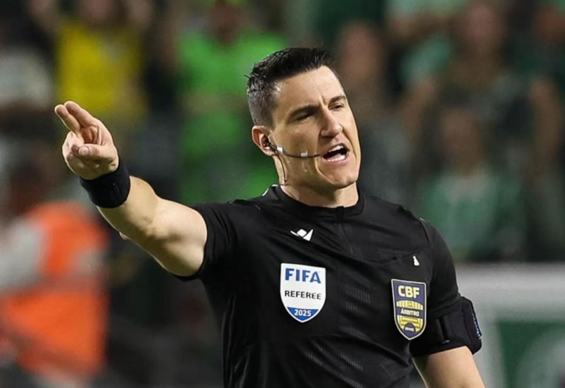 Polêmica no futebol: VAR pode indicar vermelho que árbitro decide não aplicar?