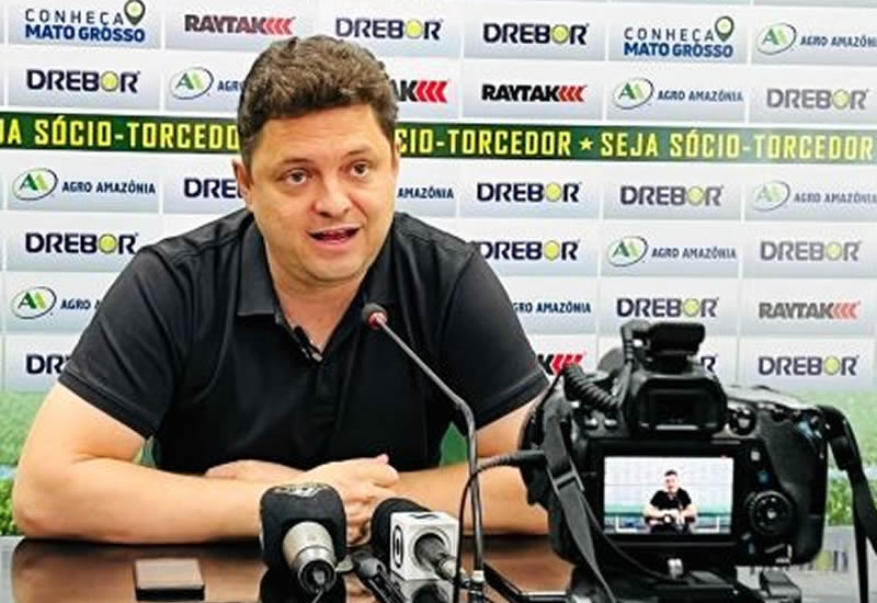 Vou cobrar qualquer pessoa que tenha dívida comigo, diz dirigente