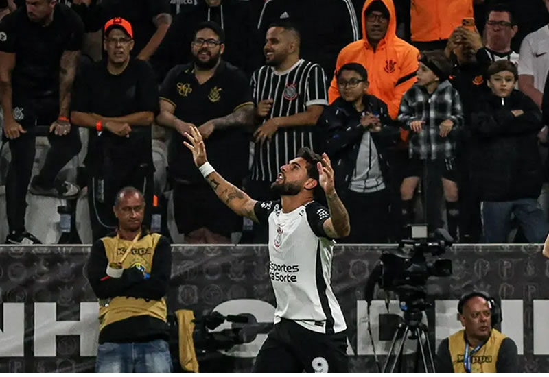 Yuri e Memphis brilham, Corinthians leva o Majestoso e encosta no São Paulo