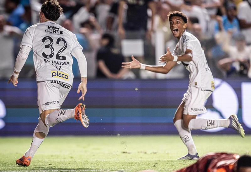 Santos vive seu pior momento na Série A e tem risco recorde de queda, segundo projeções