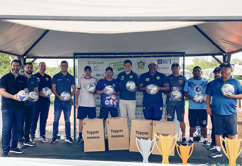 Instituto Dourado e Sicredi distribuem 700 bolas para escolinhas de Cuiabá