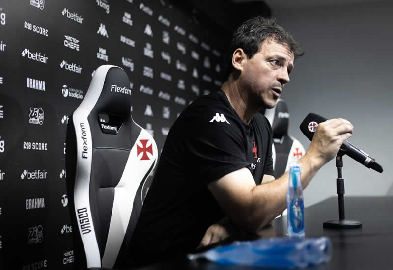 Diniz destaca bom desempenho do Vasco e afirma que equipe merecia a vitória
