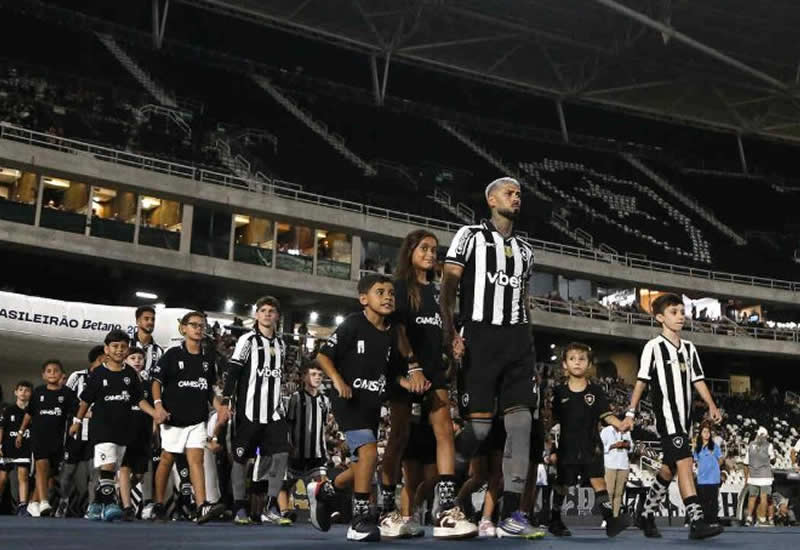 Botafogo muda o foco e busca novos treinadores após negativa de Guanaes