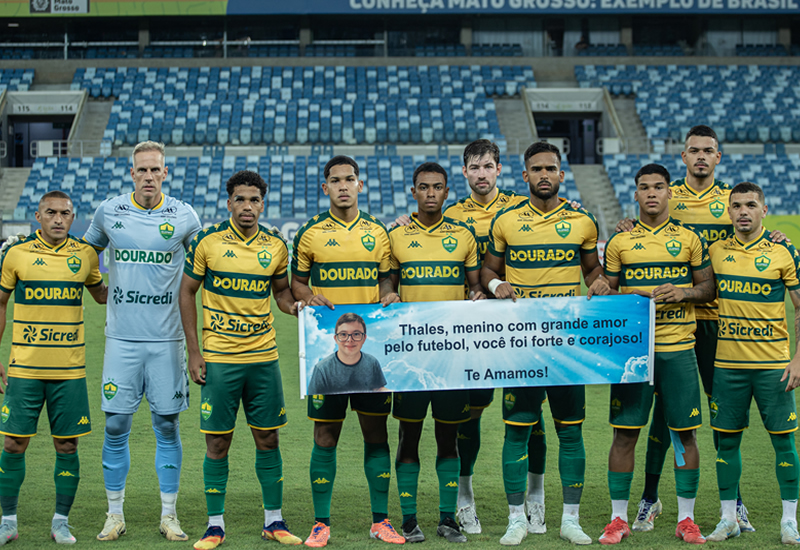 Cuiabá vence o Operário VG e presta homenagem a torcedor