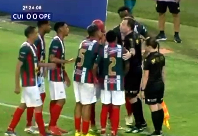 FMF-MT afasta árbitro e assistente para revisão de aplicação da Regra 12