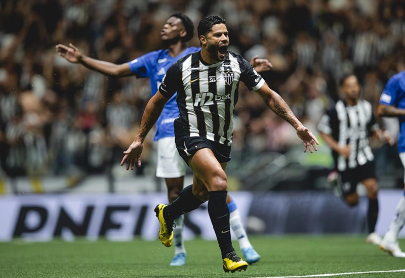 Hulk decide, Atlético-MG busca a virada e supera o Cruzeiro no duelo mineiro
