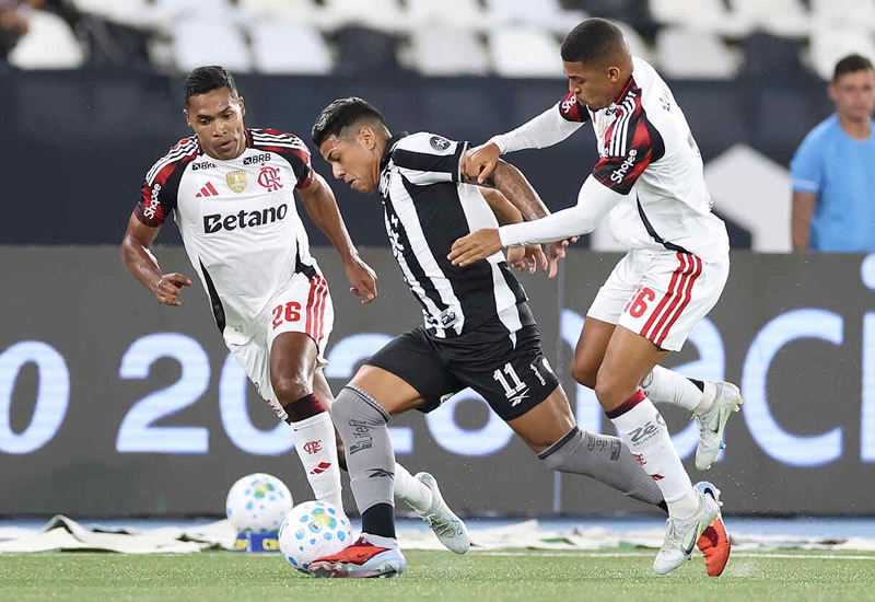 Flamengo domina no Nilton Santos e vence o Botafogo com autoridade