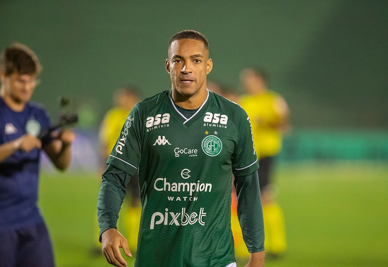 Jenison, ex-Cuiabá e Chapecoense, reforça o elenco do Mixto